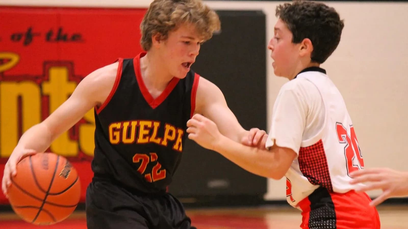 Junior Gryphon Rep player driving past a defender